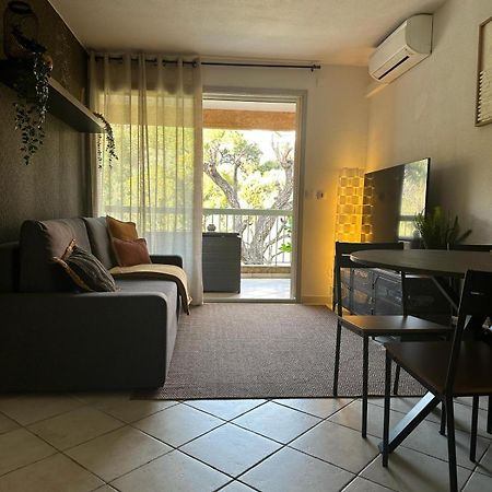 Appartement Residence Santa Barbara Avec Piscine Et A 750M De La Plage كافالير سور مير المظهر الخارجي الصورة