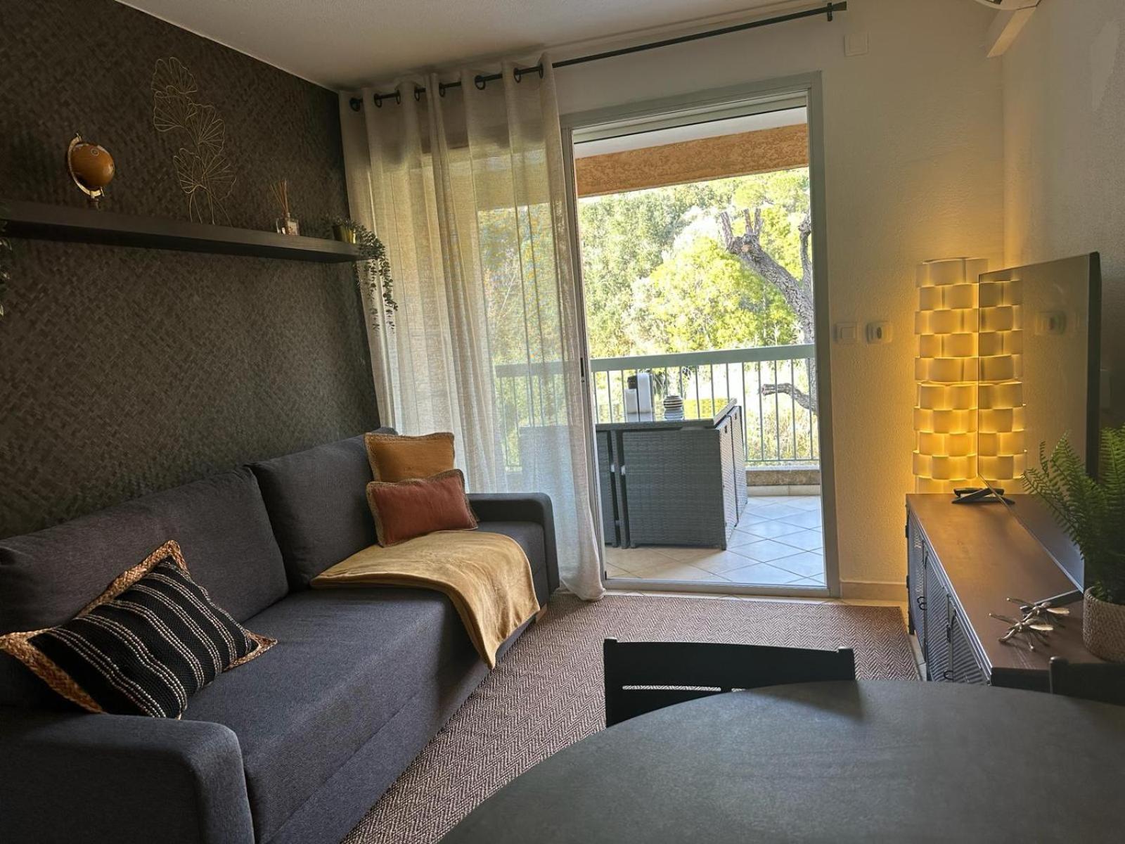 Appartement Residence Santa Barbara Avec Piscine Et A 750M De La Plage كافالير سور مير المظهر الخارجي الصورة