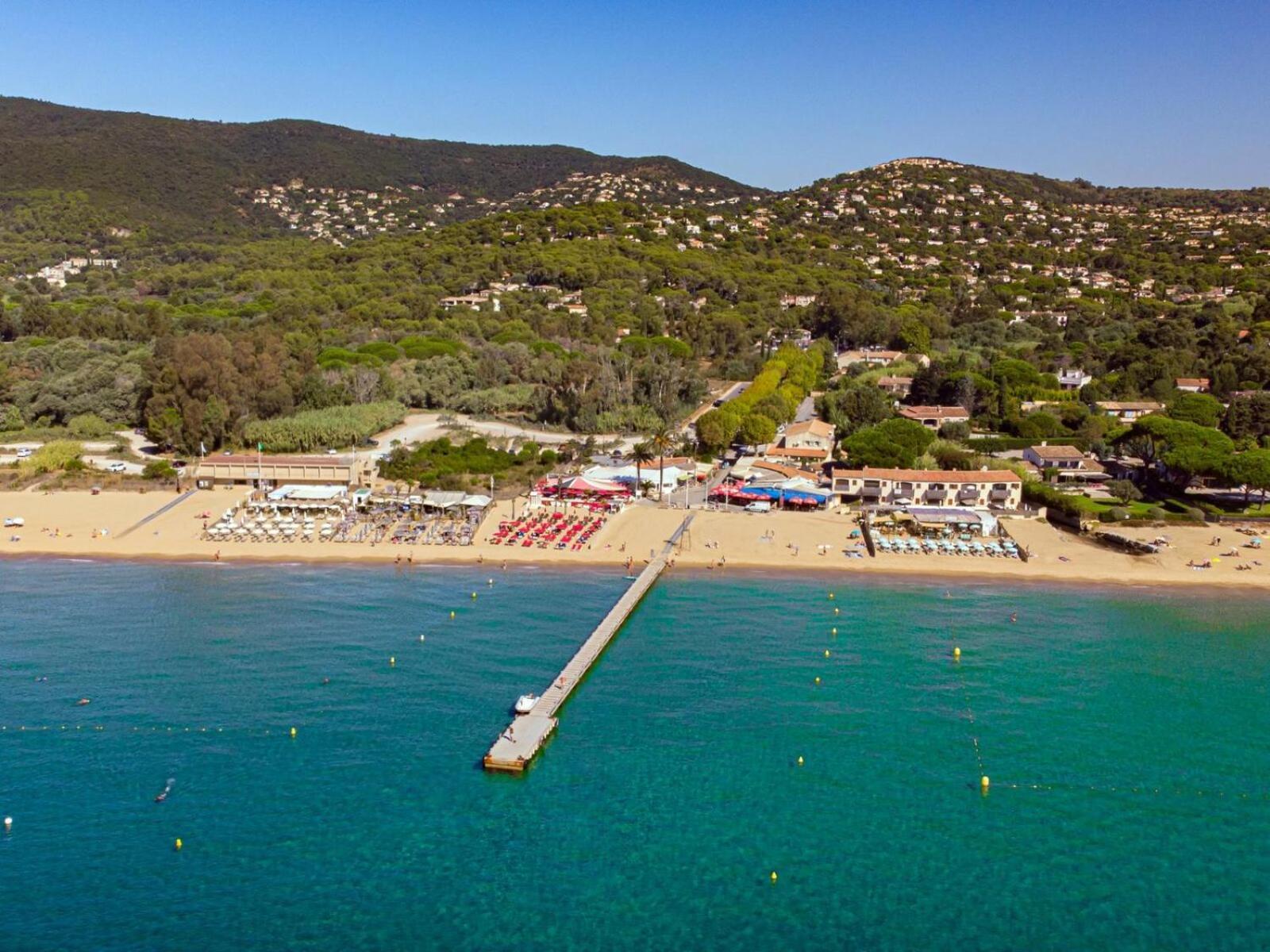 Appartement Residence Santa Barbara Avec Piscine Et A 750M De La Plage كافالير سور مير المظهر الخارجي الصورة