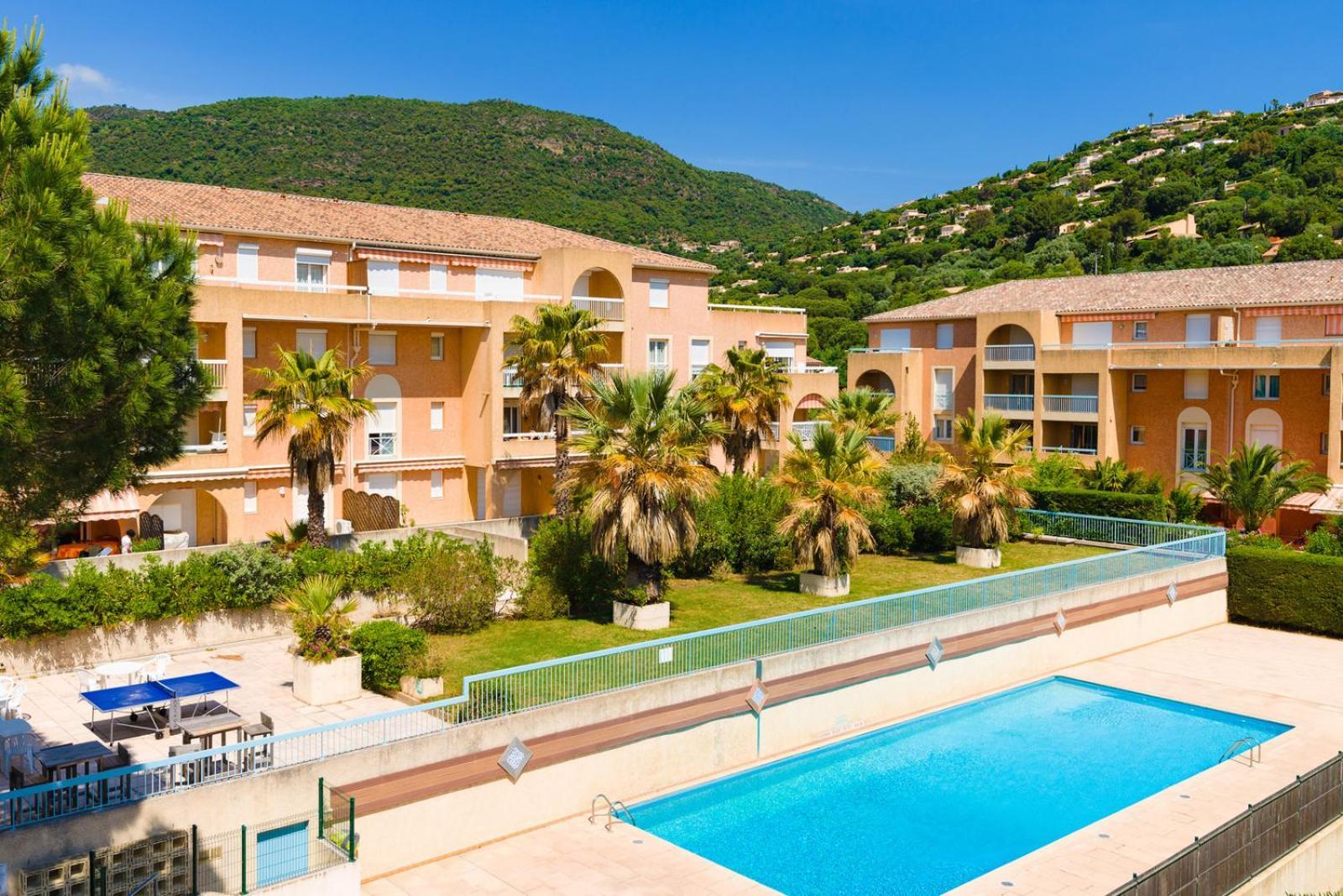 Appartement Residence Santa Barbara Avec Piscine Et A 750M De La Plage كافالير سور مير المظهر الخارجي الصورة